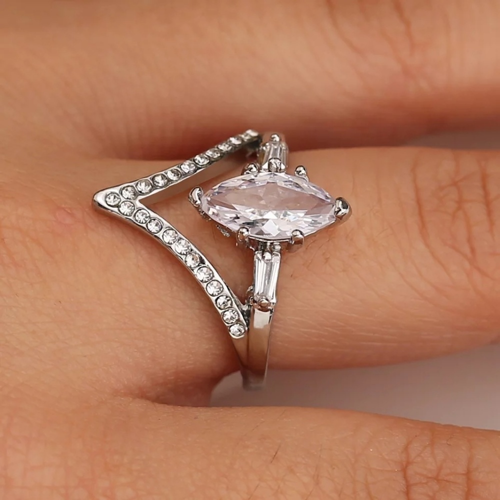 💎NEW💎 SILVER PLATED MARQUIS DIAMOND RING - Picture 2 of 3